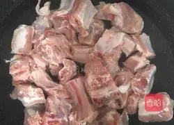 Illustration of how to make pork ribs and stewed potatoes 3