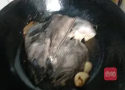 Illustration of how to make braised fish head in red dish 3