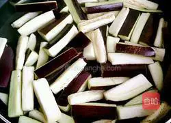 Illustration of the ancient family method of steaming eggplant 5