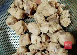 Illustration of how to make rice vermicelli steamed with pork ribs and vermicelli 3