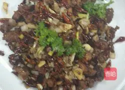 Illustration of how to make spicy chicken with dried pepper 8