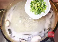 Cantonese-style mushroom and lean meat porridge recipe 14