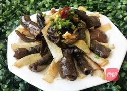 Illustration of how to make fried sea cucumber with green onion 15