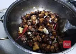 Pipu taro braised pork recipe 5