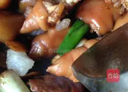 Illustration of how to make rock sugar pig's trotters 5