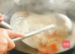 Illustration of how to make spicy crab with twist 4