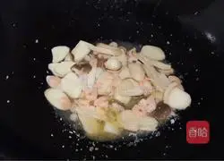 Illustration of how to make fried king oyster mushrooms and shrimps 6