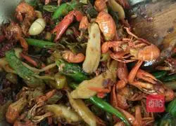  Illustration of how to make Sichuan spicy crayfish 8