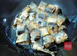 Illustration of how to make pan-fried saury 10