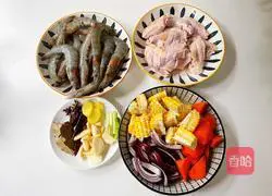 Illustration of how to make chicken wings, rice cakes and shrimps in pot 2