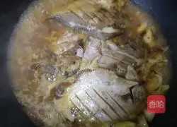 Illustration of braised large crystal fish 8