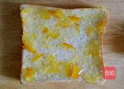 Illustration of how to make toast fruit sandwich 3