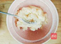 Illustration of how to make mashed potato and peanut flavored chicken wings 3