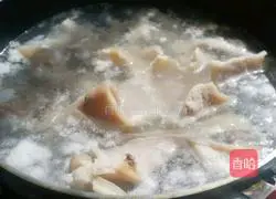 Illustration of how to make fried pork rinds with pepper 1