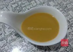 Illustration of how to make stir-fried tenderloin with radish flowers 4