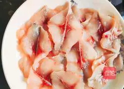 Illustration of how to make fish fillets in sour soup 1