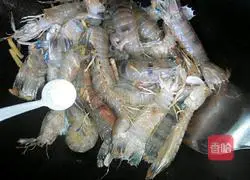 Illustration of how to make fried shrimps 6