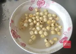 Illustration of how to make mung bean, tremella and lotus seed soup 3