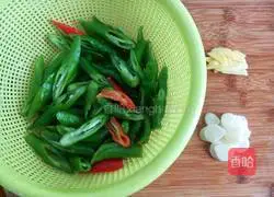 Illustration of how to make twice-cooked pork with hot pepper 4