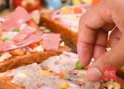 Super quick breakfast shrimp toast pizza recipe in 4 steps 2