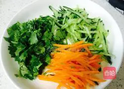 Illustration of how to make authentic Sichuan dandan noodles 3