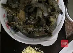 Illustration of how to make steamed shrimp with garlic 2