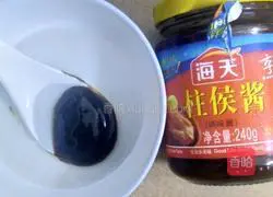 Illustration of how to make sauce-flavored pork ribs and braised potatoes 3