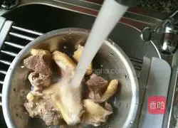 Illustration of how to make braised duck in casserole with sauce 1