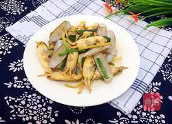 Illustration of how to make stir-fried razor clams 8