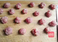 Illustration of how to make sea cucumber and fungus meatball soup 5