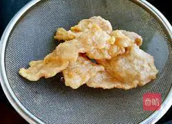 Illustration of how to make old-fashioned pot-wrapped pork 8