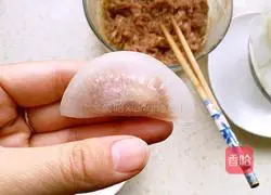 Illustration of how to stuff white radish with meat filling 6