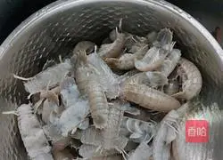 Illustration of how to make salt and pepper shrimp 2