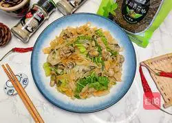 Illustration of how to make fried rice noodles with sea oysters 13