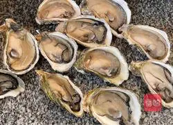 Illustration of how to make garlic roasted oysters 2