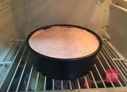 Illustration of how to make two-color mousse crystal cake 11