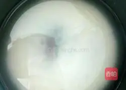 Illustration of how to make seafood crab porridge 1