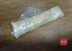 Illustration of how to make shrimp tofu skin rolls 14