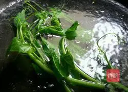 Illustration of how to make garlic scallops 6