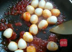 Illustration of how to make quail eggs in tomato sauce as complementary food for 11-month-old babies 7