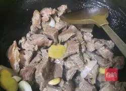 Illustration of how to make casserole with spring bamboo shoots and beef stew 8