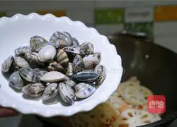 Illustration of how to make spicy lotus root bowl 4