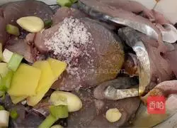 Illustration of how to make garlic mackerel 4