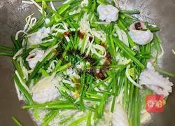 Illustration of how to stir-fry chive flowers with shredded cuttlefish and bamboo shoots 4