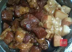 Illustration of how to make stir-fried twice-cooked pork with onions 1