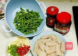 Illustration of the recipe of twice-cooked pork with garlic moss 3