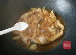 Illustration of braised fish in home-style sauce 5