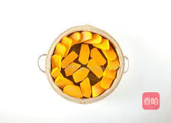 Illustration of how to make steamed pork ribs with lotus leaves and pumpkin 1