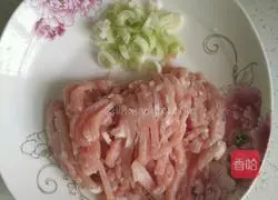 Illustration of how to make mashed potatoes with meat sauce 3