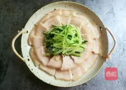 Illustration of how to make garlic white meat 8